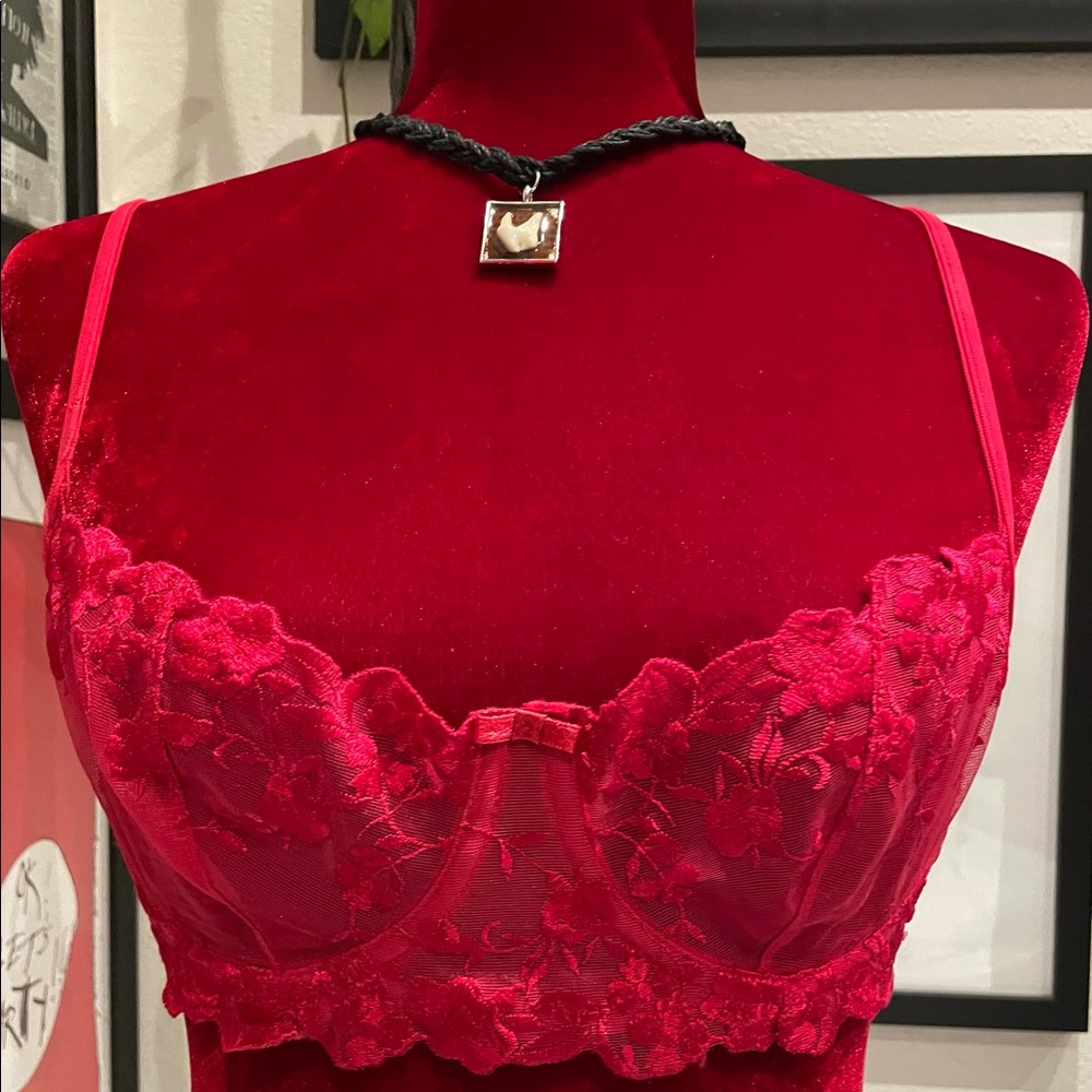 Vintage 1950s lace bra